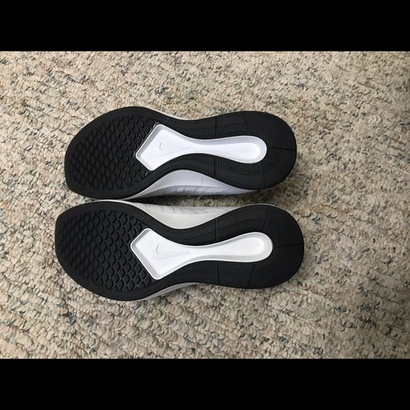 White Nike’s - Picture 4 of 5